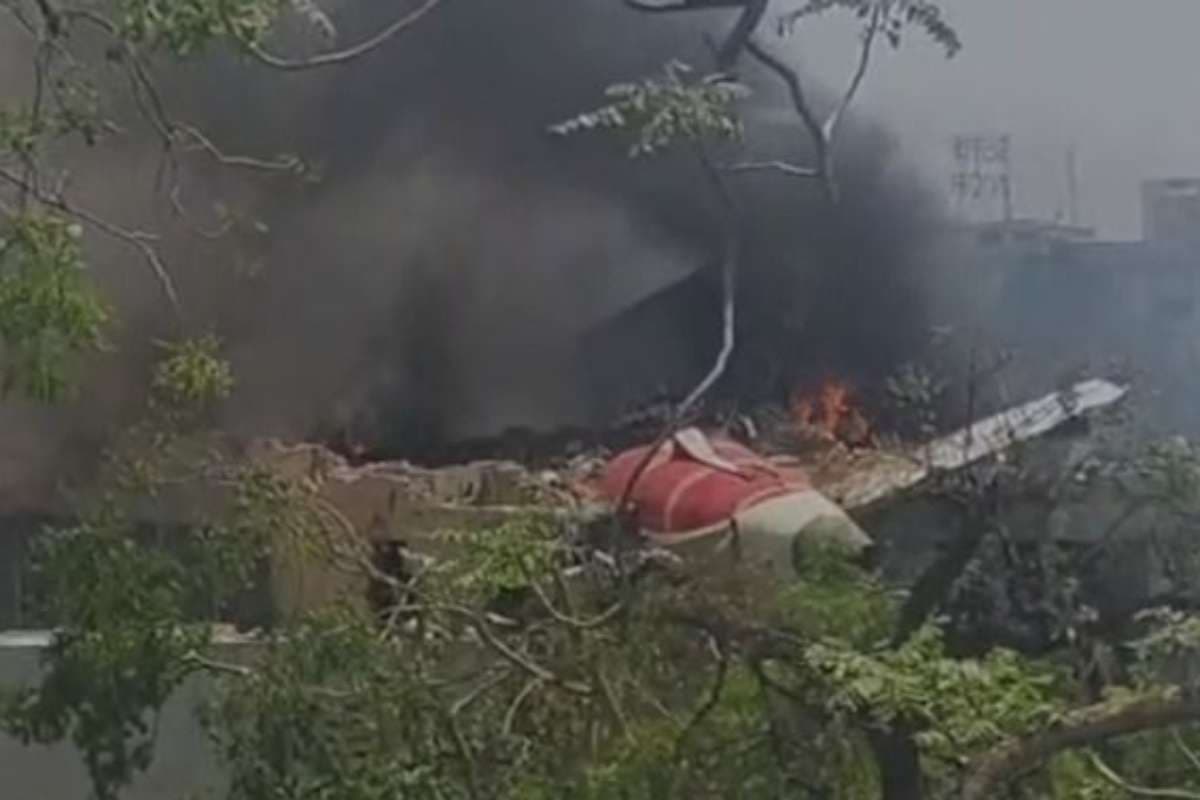 अहमदाबाद विमान हादसे ने मचाया हड़कंप, रायपुर-अहमदाबाद फ्लाइट रद्द – पूर्व CM रूपाणी थे सवार