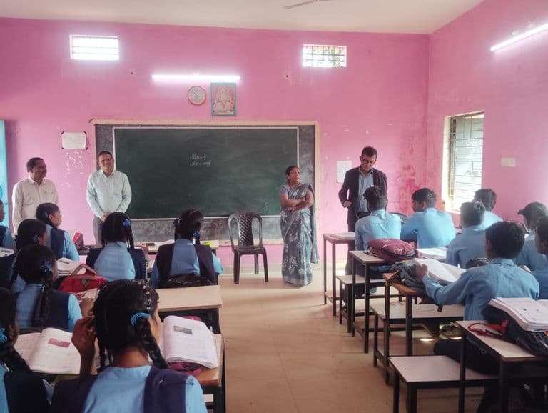 जिले के अंतिम छोर की शालाओं का डीईओ ने किया आकस्मिक निरीक्षण, शैक्षणिक गुणवत्ता पर दिया जोर