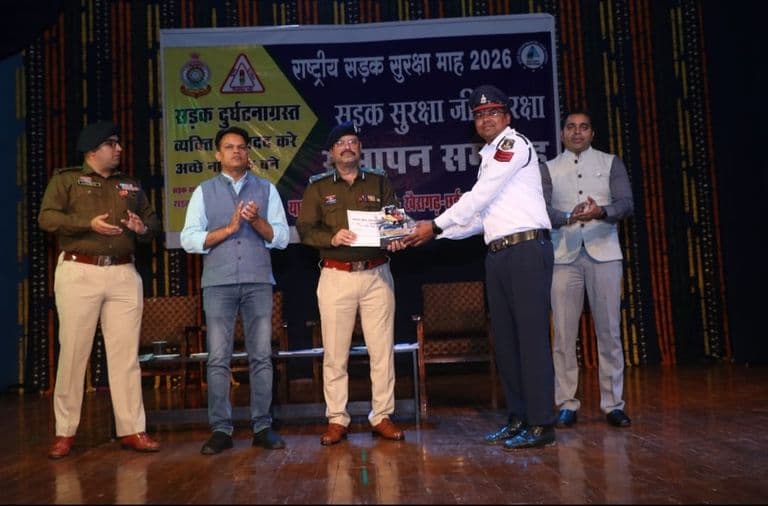 सड़क सुरक्षा की शपथ के साथ राष्ट्रीय सड़क सुरक्षा माह का समापन